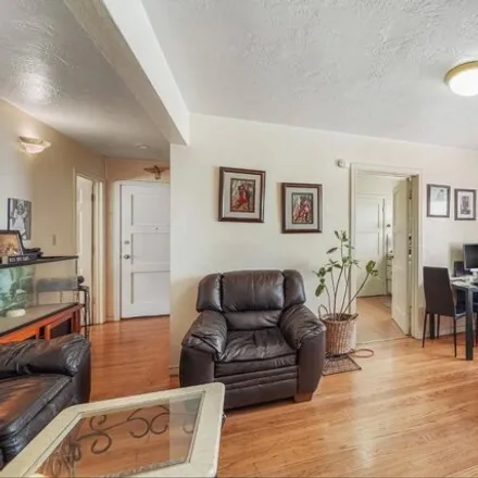 Image 3 - 6716 MacArthur Boulevard, Oakland, CA 94613, USA - House for sale