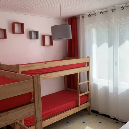 Rent this 3 bed house on Chemin de la pallue in 85520 Saint-Vincent-sur-Jard, France