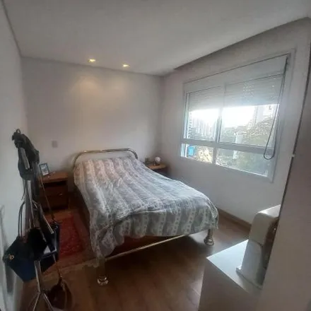 Buy this 3 bed apartment on Rua José Coimbra in Paraisópolis, São Paulo - SP