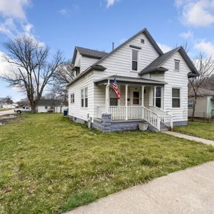 Image 2 - 1920 Schiller Street, Muscatine, IA 52761, USA - House for sale