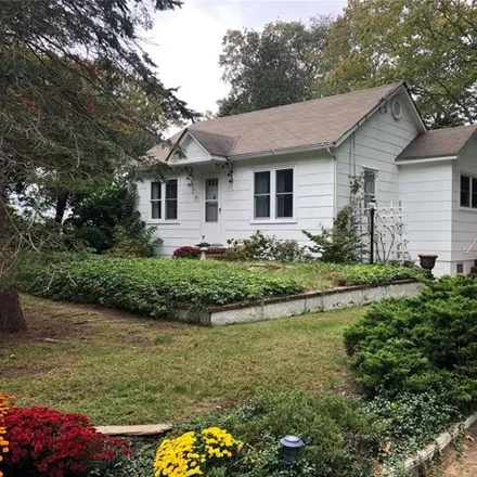 Rent this 3 bed house on 20 Pirate Street in Baiting Hollow, Riverhead