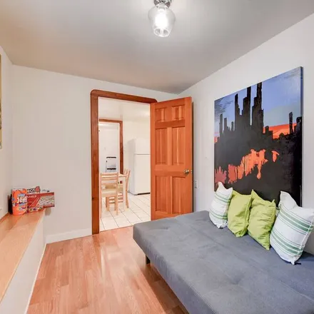 Rent this 2 bed apartment on Oakland
