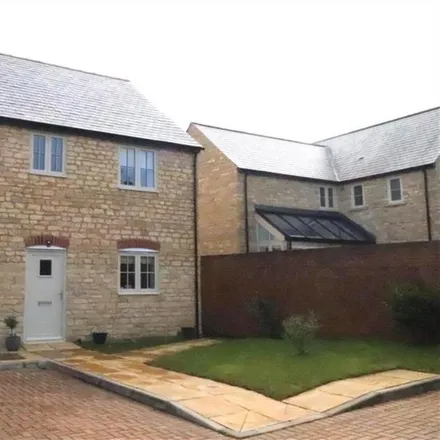 Rent this 3 bed house on unnamed road in Deanshanger, MK19 6GX