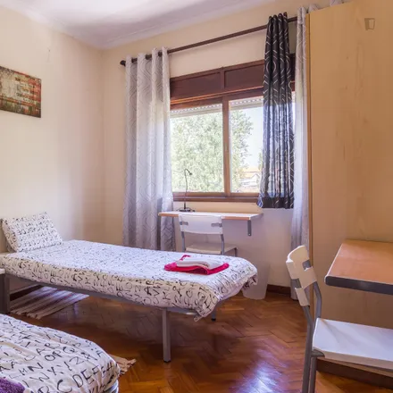 Rent this 4 bed room on Fonte do Outeiro in Rua Professor Mendes Correia, 4200-096 Porto