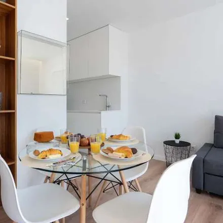 Image 2 - Rua de Faria Guimarães, 4000-206 Porto, Portugal - Apartment for rent
