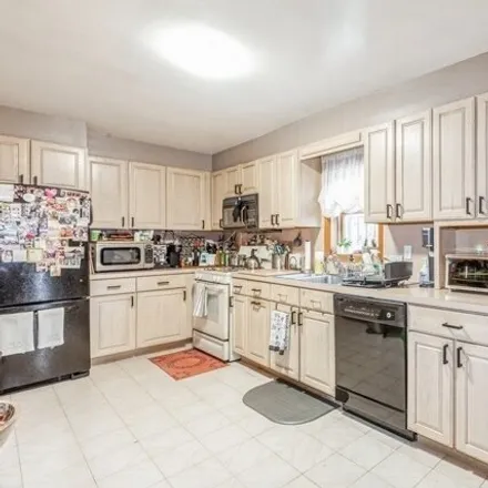 Image 7 - 47-18 21st Avenue, New York, NY 11105, USA - House for sale