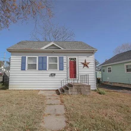 Buy this 1 bed house on 3011 D Avenue Northeast in Cedar Rapids, IA 52402