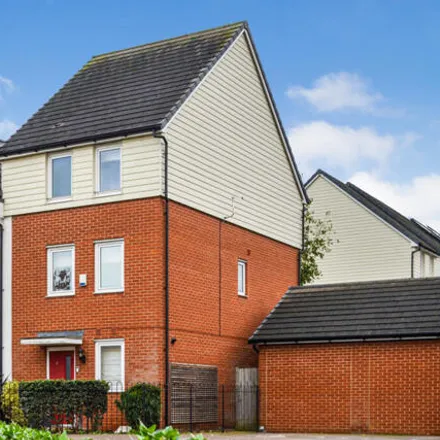 Buy this 3 bed townhouse on Bowhill Way in Harlow, CM20 1FH