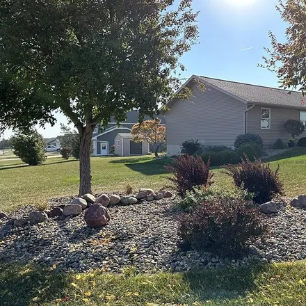 Image 2 - 698 16th Street Southeast, Sioux Center, IA 51250, USA - House for sale