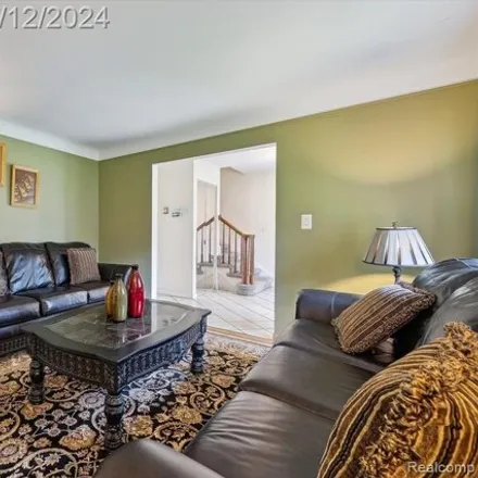 Image 9 - 2408 Otter St, Warren, Michigan, 48092 - House for sale