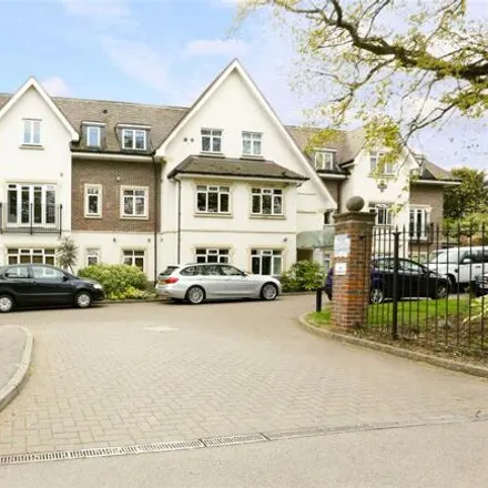 Image 1 - Mercedes Benz, Station Road, Knotty Green, HP9 1QR, United Kingdom - Apartment for sale