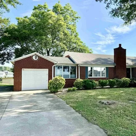 Buy this 3 bed house on 511 W Eason Ave in Muscle Shoals, Alabama