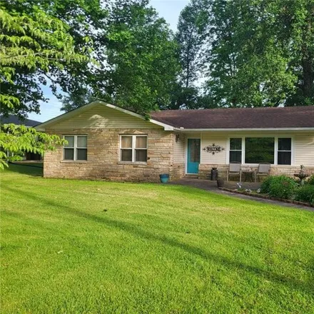 Buy this 3 bed house on 2357 West Cape Rock Drive in Cape Girardeau, MO 63701