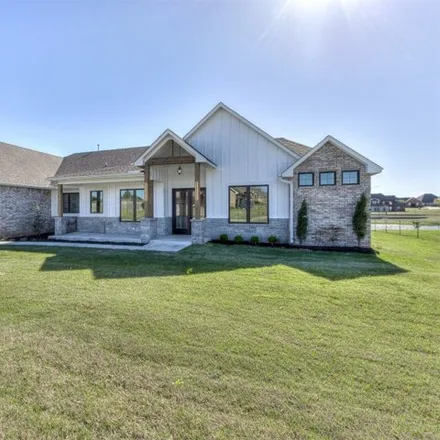Buy this 3 bed house on 952 Sterling Drive in Choctaw, OK 73020