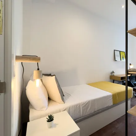 Rent this 6 bed room on Carrer de Roger de Llúria in 153-159, 08001 Barcelona