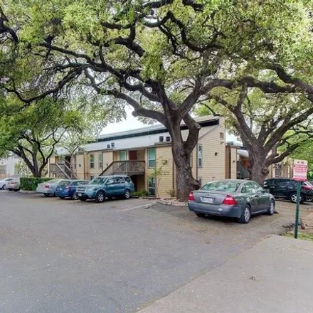 Rent this 1 bed condo on 910 Poplar Street in Austin, TX 78705