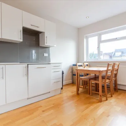 Image 3 - Russell Road, The Hyde, London, NW9 6AA, United Kingdom - Apartment for rent