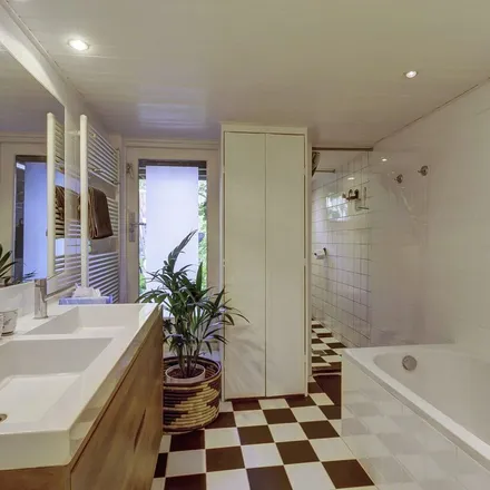 Rent this 3 bed apartment on Klarenbeekstraat 53 in 6822 HS Arnhem, Netherlands
