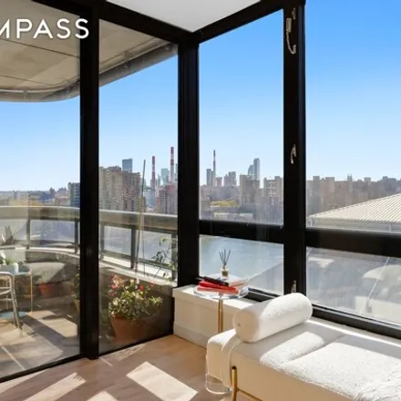 Image 2 - 530 East 76th Street, New York, NY 10021, USA - Condo for sale