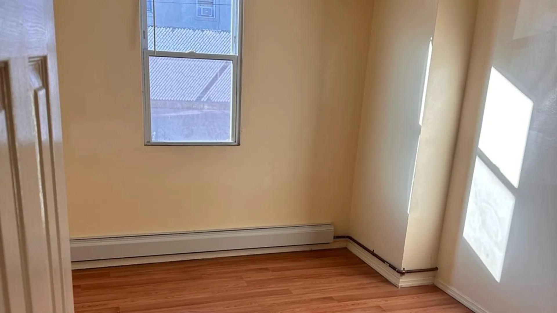 50-48 42nd Street, New York, NY 11104, USA | Room for rent