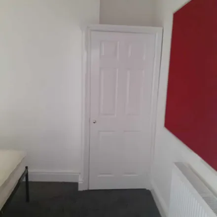 Rent this 4 bed apartment on 96 Edinburgh Road in Liverpool, L7 8RF