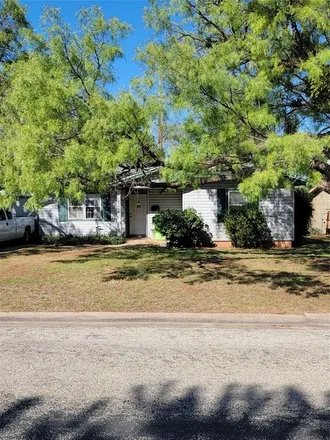 Rent this 3 bed house on 2818 South 39th Street in Abilene, TX 79605