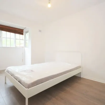 Image 7 - 9-16 Anderson Close, London, W3 6YJ, United Kingdom - Apartment for rent