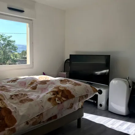 Rent this 3 bed apartment on Rond-Point de l'Église in 26300 Châteauneuf-sur-Isère, France