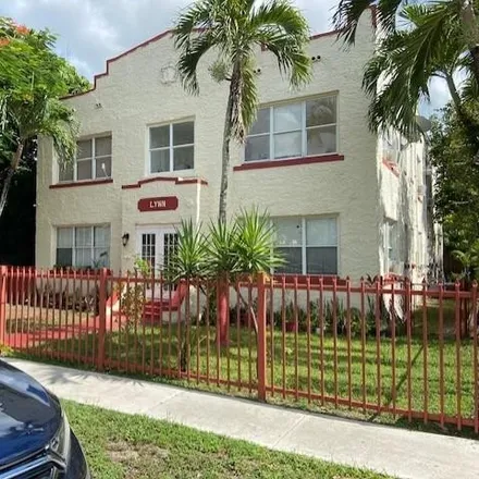 Buy this studio duplex on 7-Eleven in 1 West Flagler Street, Miami