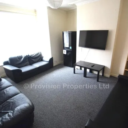 Image 1 - 27 Chestnut Avenue, Leeds, LS6 1BA, United Kingdom - Townhouse for rent