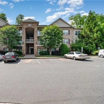 Buy this 1 bed condo on 4425 Old Battleground Road in Greensboro, NC 27410