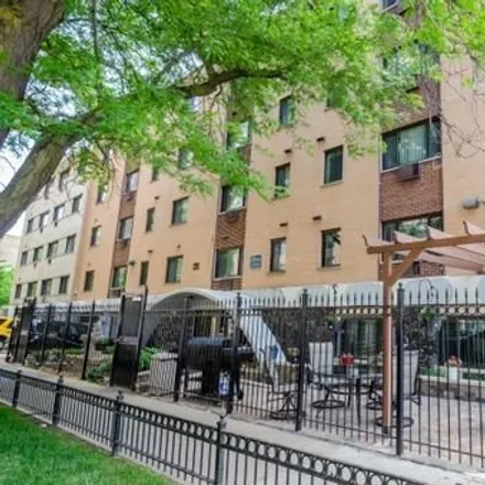 Rent this studio apartment on 6201 North Kenmore Avenue in Chicago, IL 60660