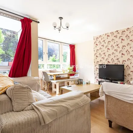 Rent this 4 bed house on unnamed road in London, SW17 8BJ
