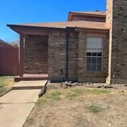 Buy this 2 bed townhouse on 2314 Summer Place Drive in Arlington, TX 76014