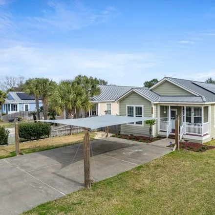Buy this 3 bed house on 524 2nd Avenue in Destin, FL 32541