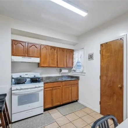 Image 6 - 130-27 116th Street, New York, NY 11420, USA - House for sale