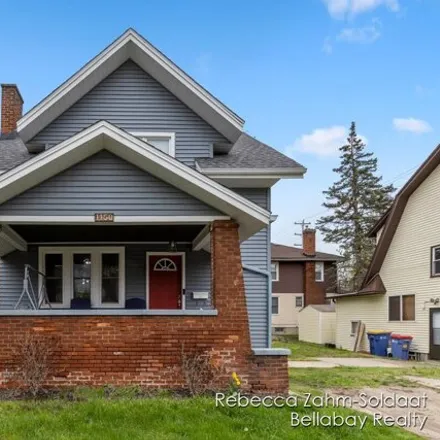 Buy this 3 bed house on 1188 Alto Avenue Southeast in Grand Rapids, MI 49507