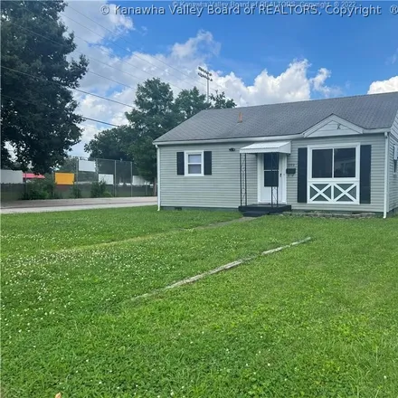 Image 3 - 2202 Monroe Avenue, Highlawn, St. Albans, WV 25177, USA - House for sale