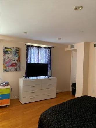 Image 4 - 63 Brighton 2nd Place, New York, NY 11235, USA - Condo for sale