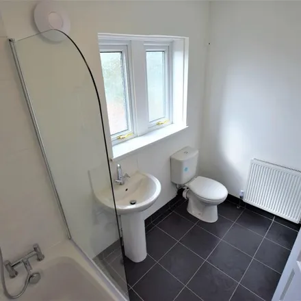 Image 7 - Chell Grove, Newcastle-under-Lyme, ST5 8HY, United Kingdom - Duplex for rent