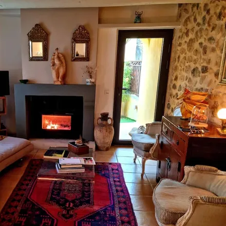 Rent this 2 bed house on 84220 Roussillon