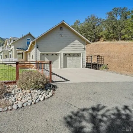 Image 2 - 592 Redwood Avenue, Ukiah, CA 95482, USA - House for sale