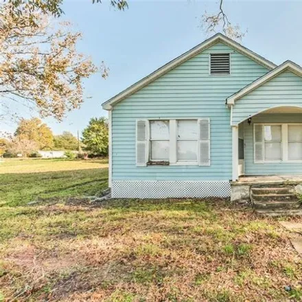 Rent this 2 bed house on 759 Anderson Street in Sealy, TX 77474
