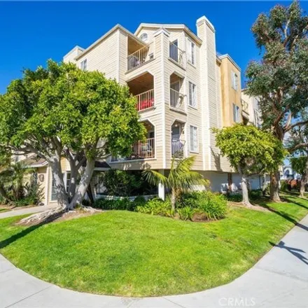 Buy this 2 bed condo on 3501 East 11th Street in Long Beach, CA 90804