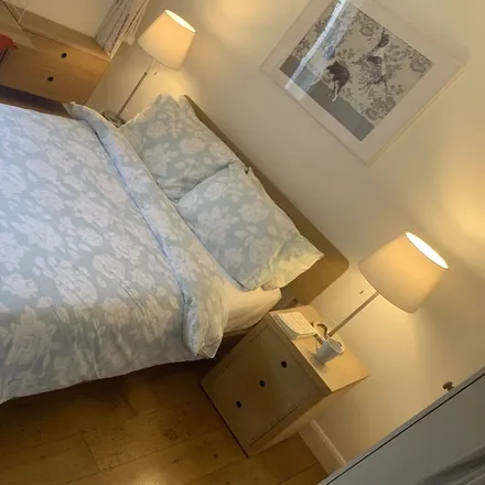 Rent this 2 bed townhouse on London in N1 2DN, United Kingdom