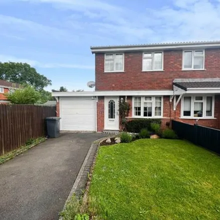 Buy this 2 bed duplex on Michaelwood Close in Redditch, B97 5YB