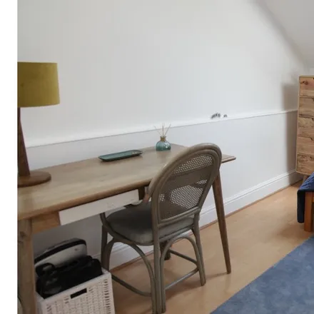 Rent this 2 bed room on Bewlys Road in London, SE27 0LA
