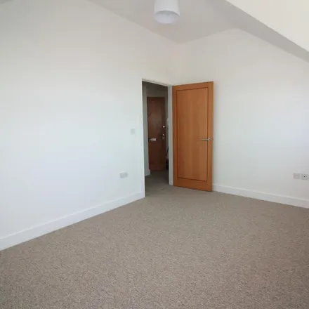 Image 7 - Forest View, Highcliffe-on-Sea, BH23 5FE, United Kingdom - Apartment for rent