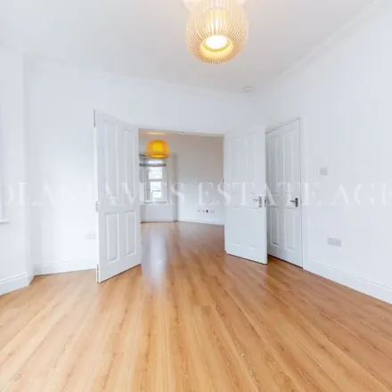 Image 2 - 12 St John's Avenue, London, N11 3BX, United Kingdom - Apartment for rent