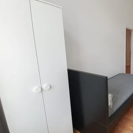 Rent this 4 bed room on Immanuelkirchstraße 19 in 10405 Berlin, Germany